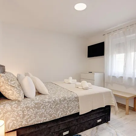 Apartment Spacious With Large Roof Terrace
