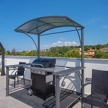 Spacious With Large Roof Terrace Apartment *
