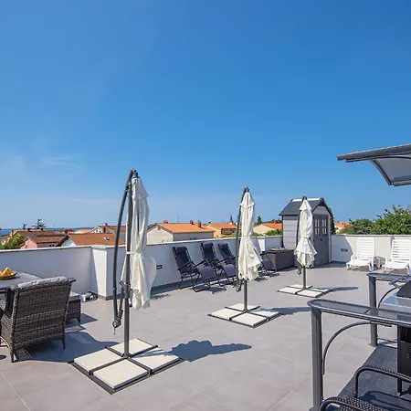 Spacious With Large Roof Terrace Apartment